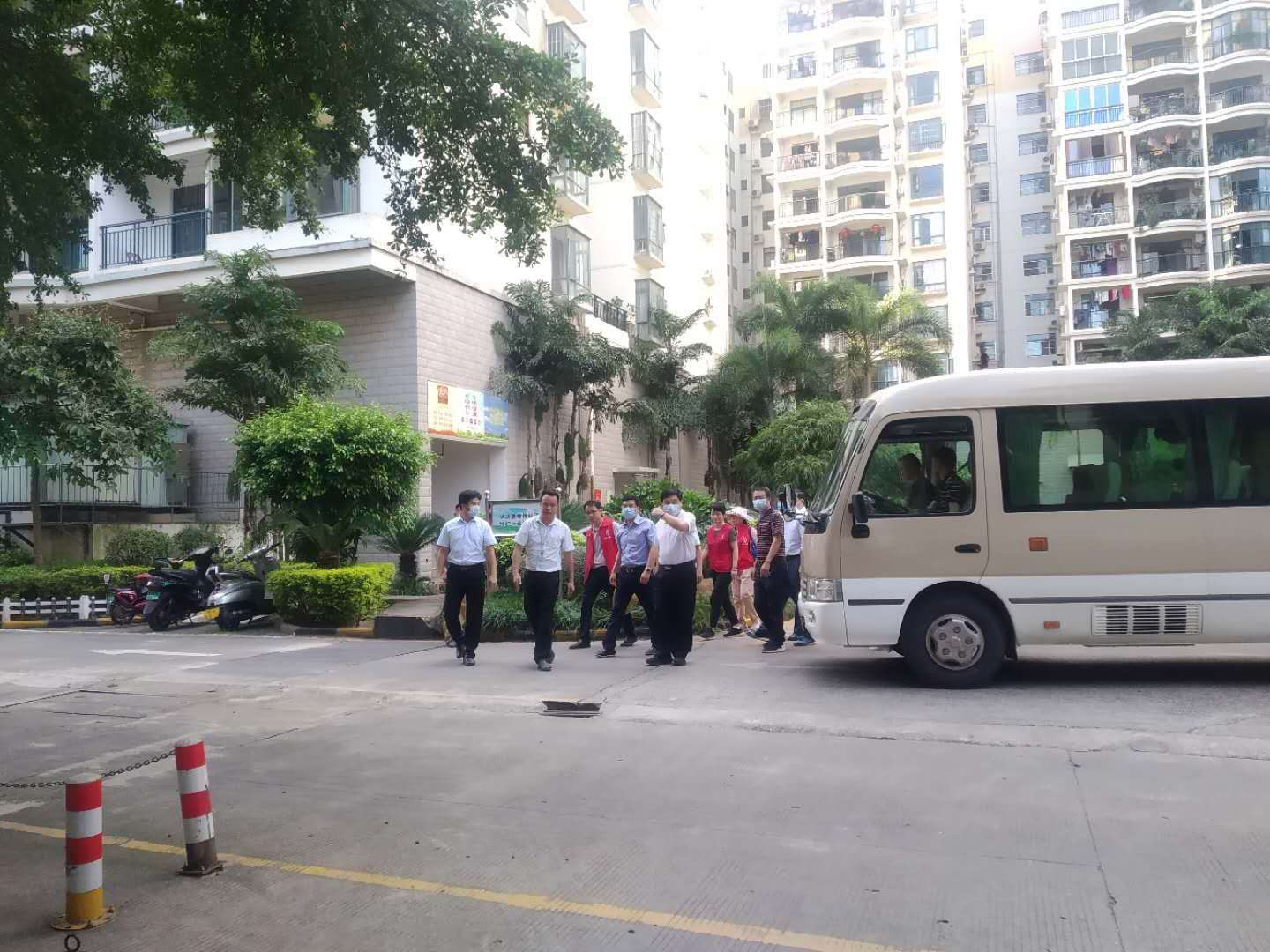 市委领导班子抵达锦绣江南(北区).JPG