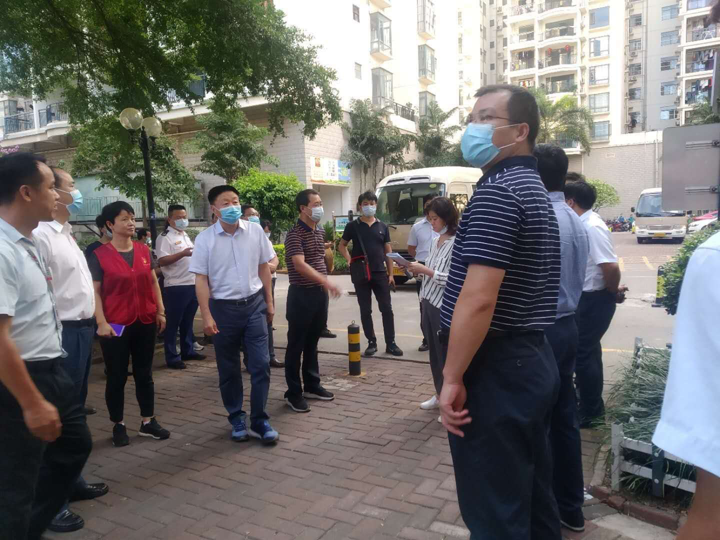 市委领导班子于锦绣江南(北区)进行创城工作走访2.JPG