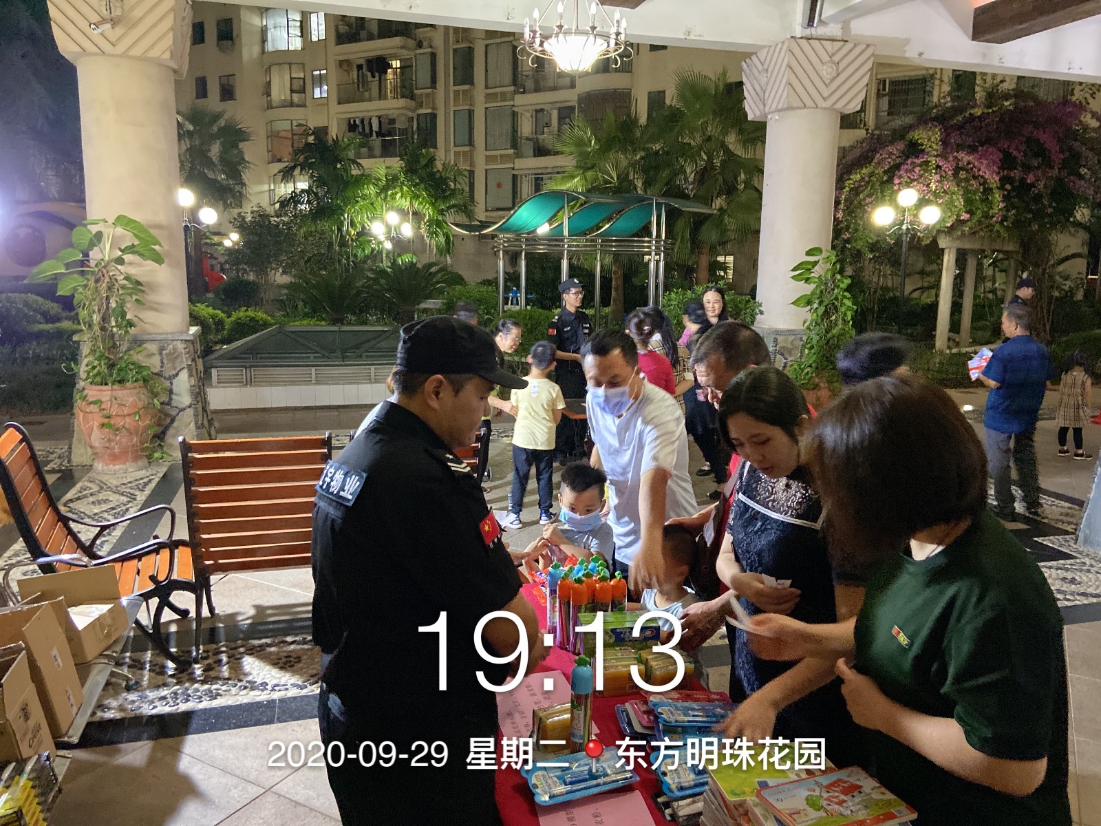 东方明珠花园游园活动现场.JPG