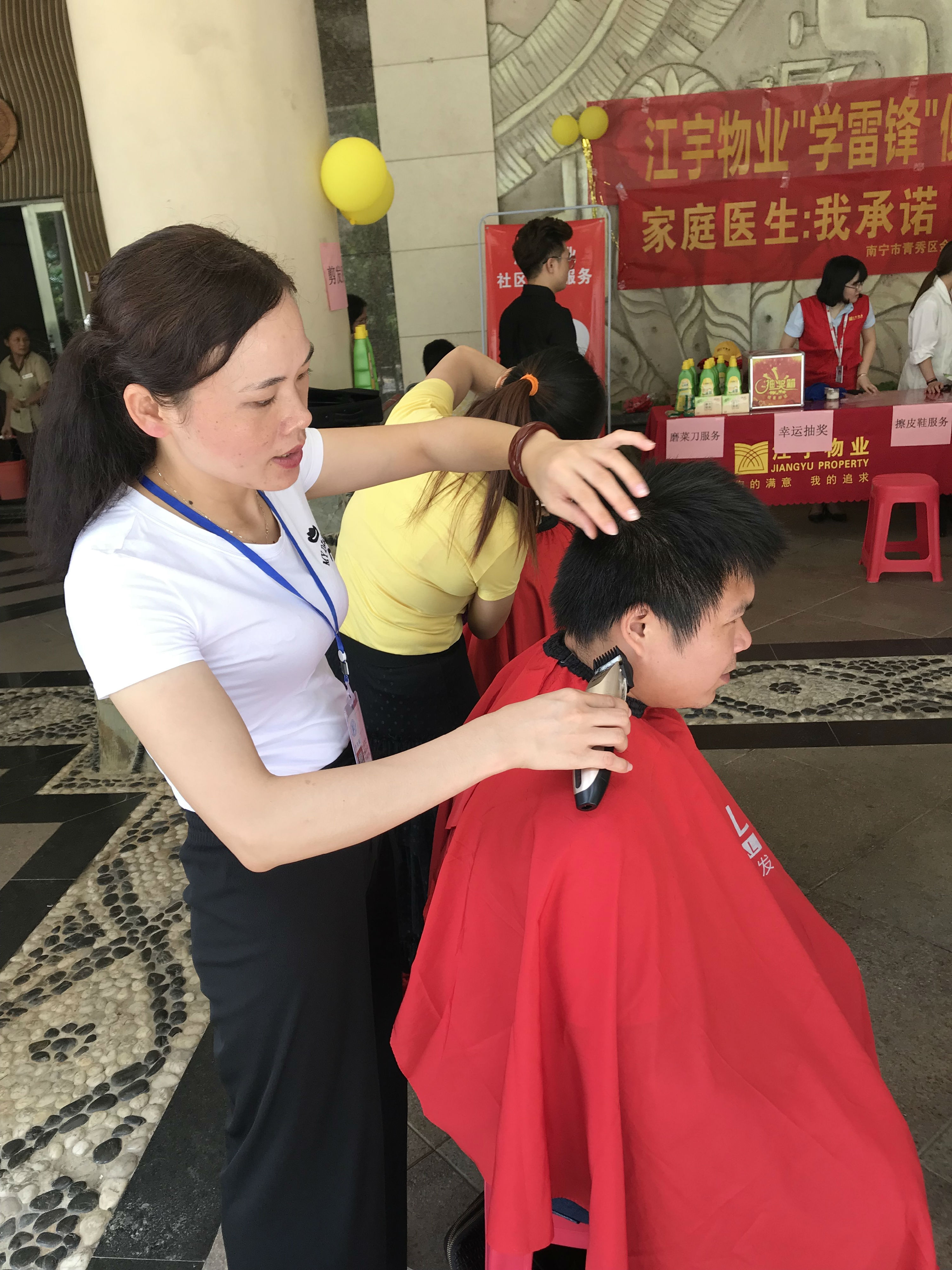 开展便民服务活动.JPG