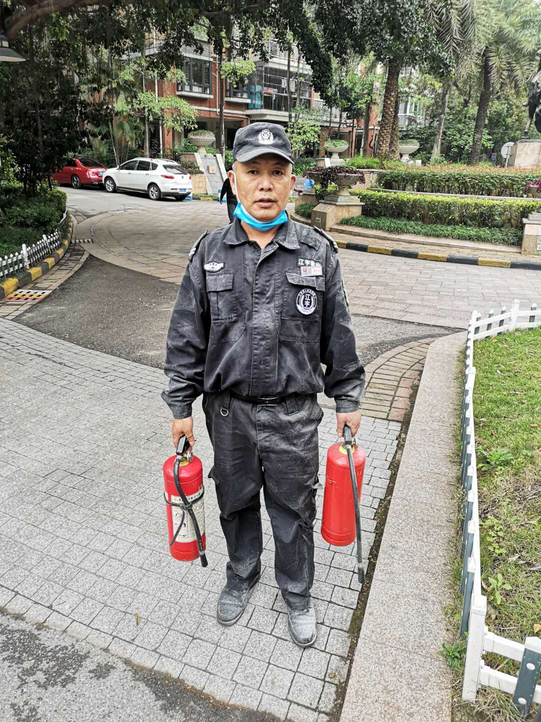 戴同灿扑灭火情.JPG