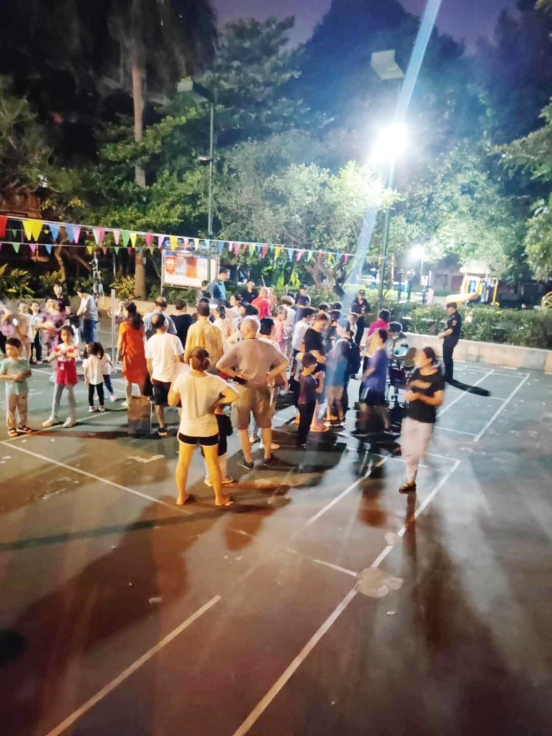 塞纳维拉花园游园活动现场.jpg