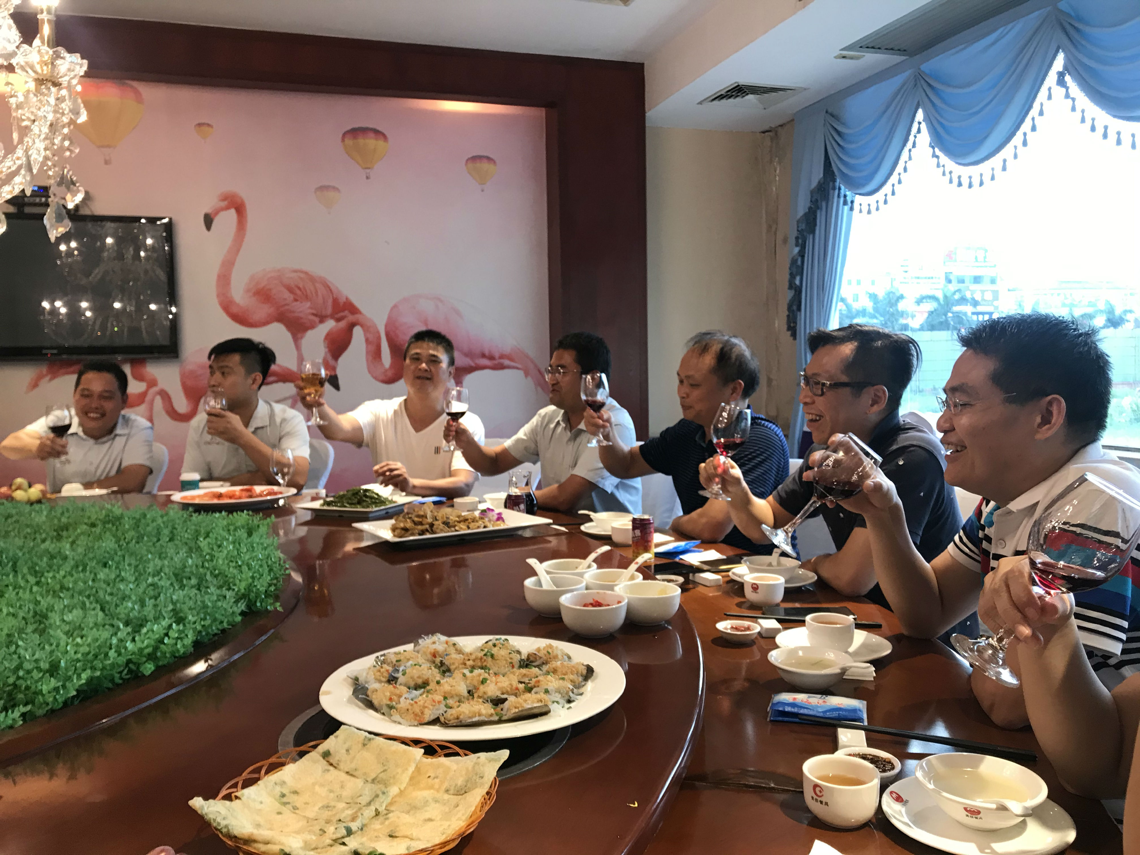 举杯畅谈,同庆八一1.JPG